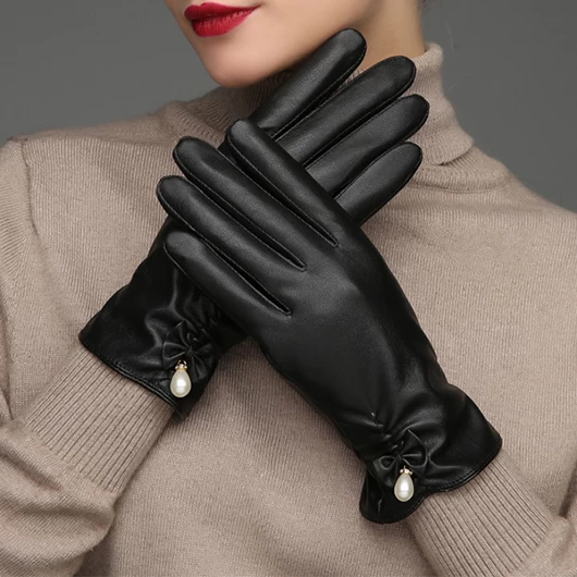 Pearl Detail Black Wrist Warming Full Finger Gloves